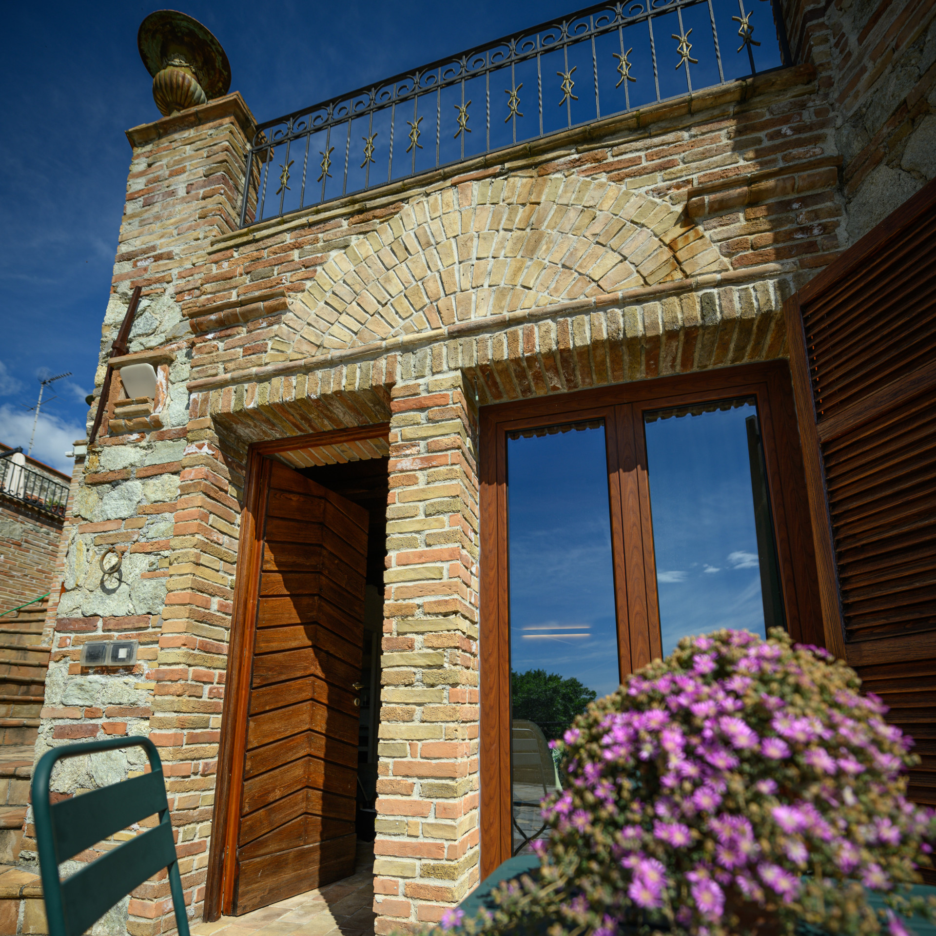 Vista sull'ingresso della Camera Libeccio